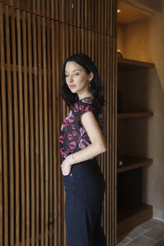 Vinnie V-Neck Tee - Silk Tulips