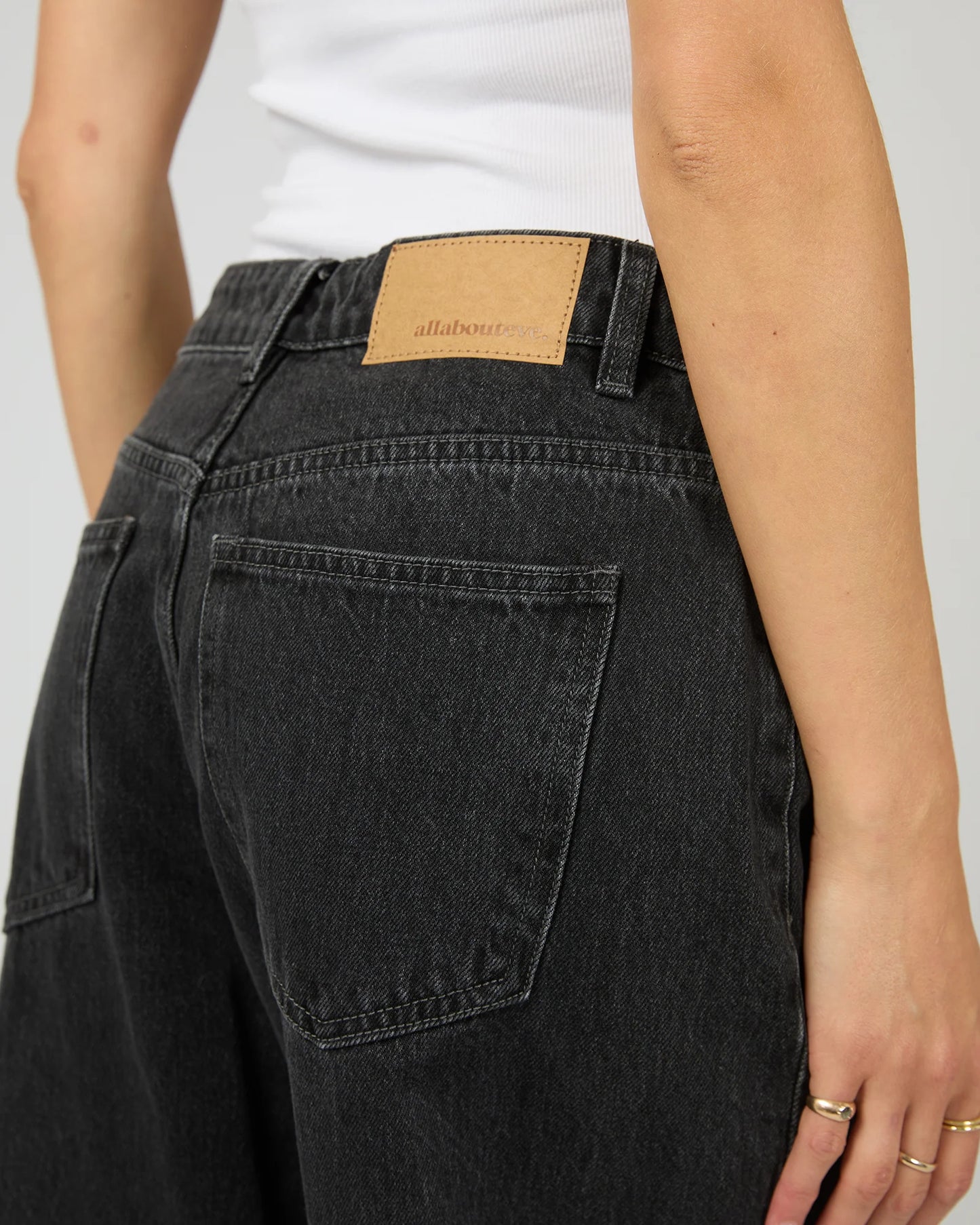 Hallie Barrel Jeans - Coal