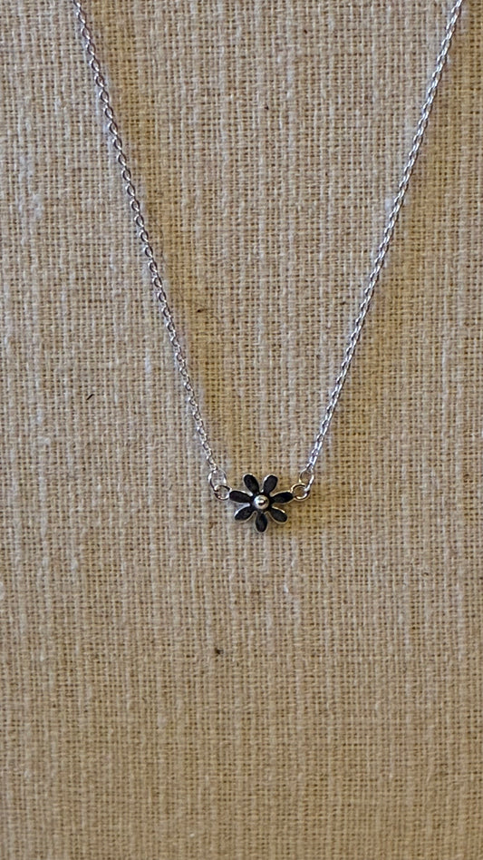 Daisy Necklace - Silver