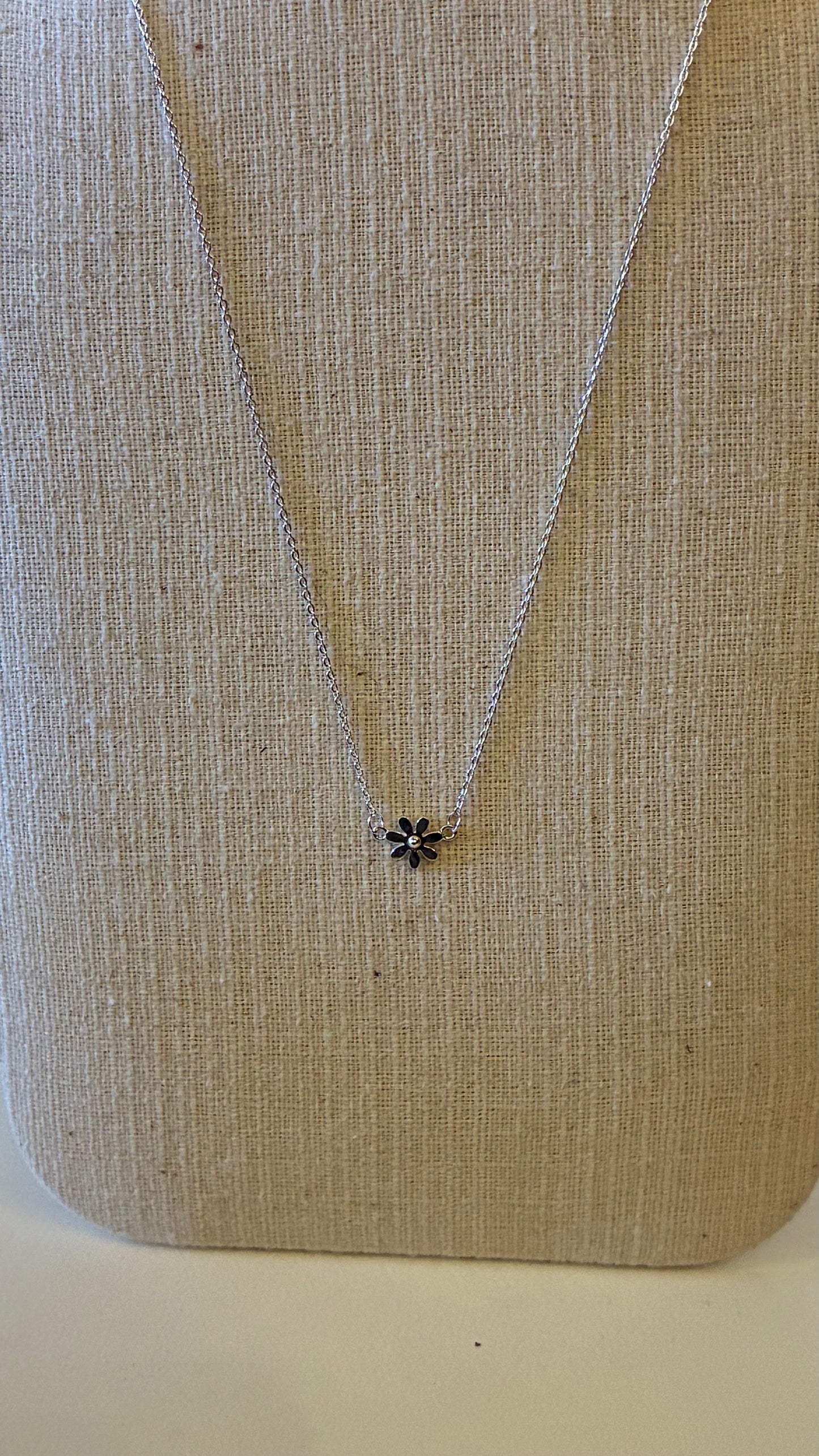 Daisy Necklace - Silver
