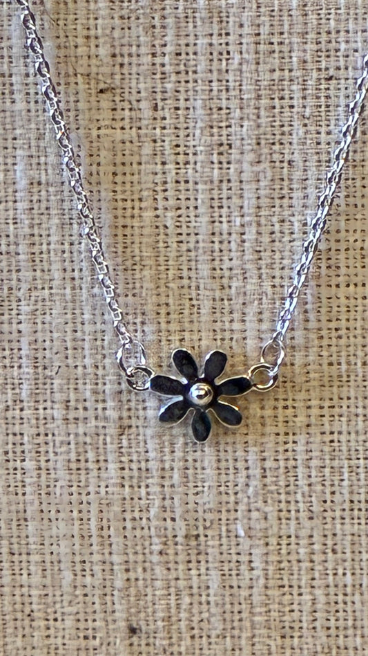 Daisy Necklace - Silver