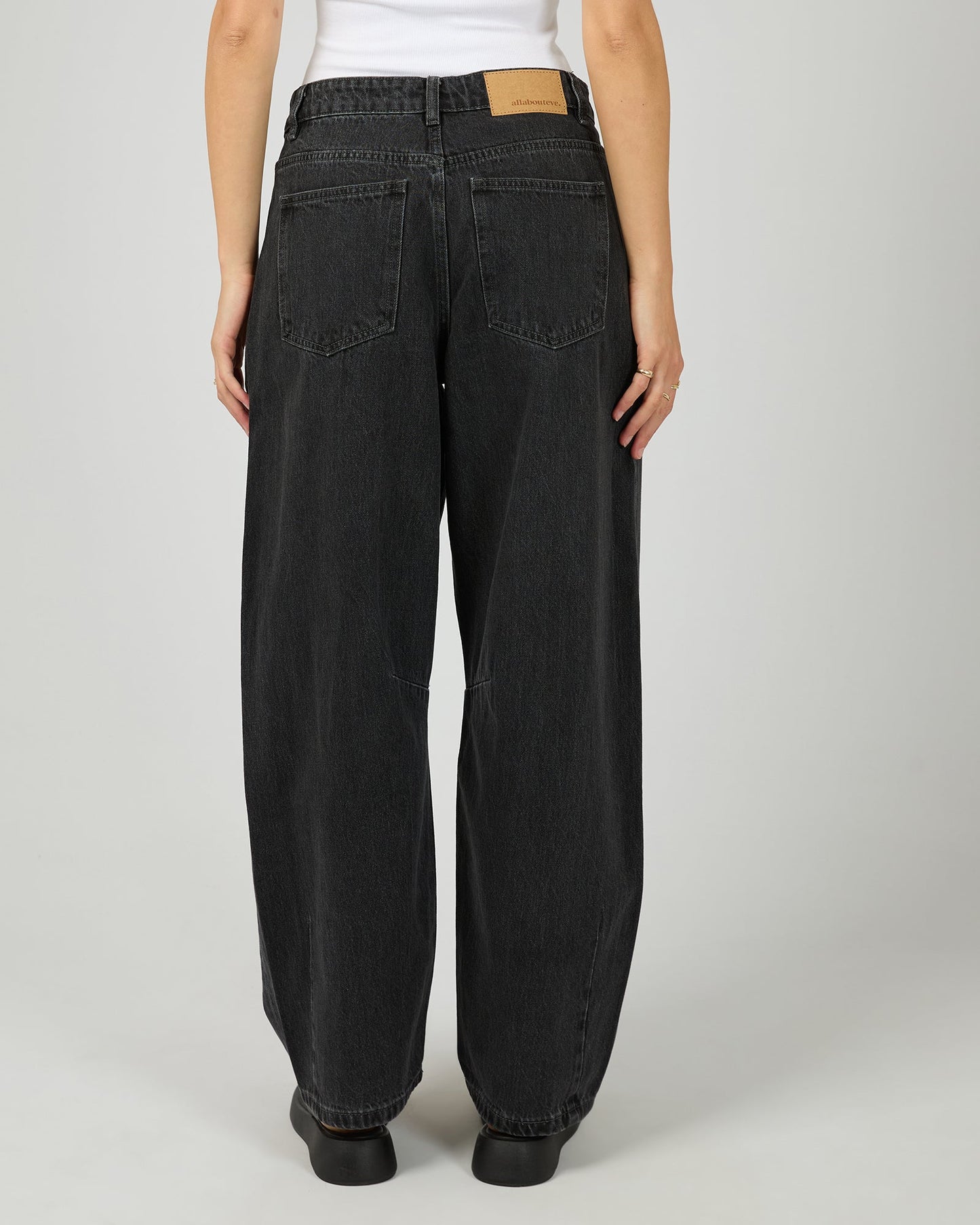 Hallie Barrel Jeans - Coal