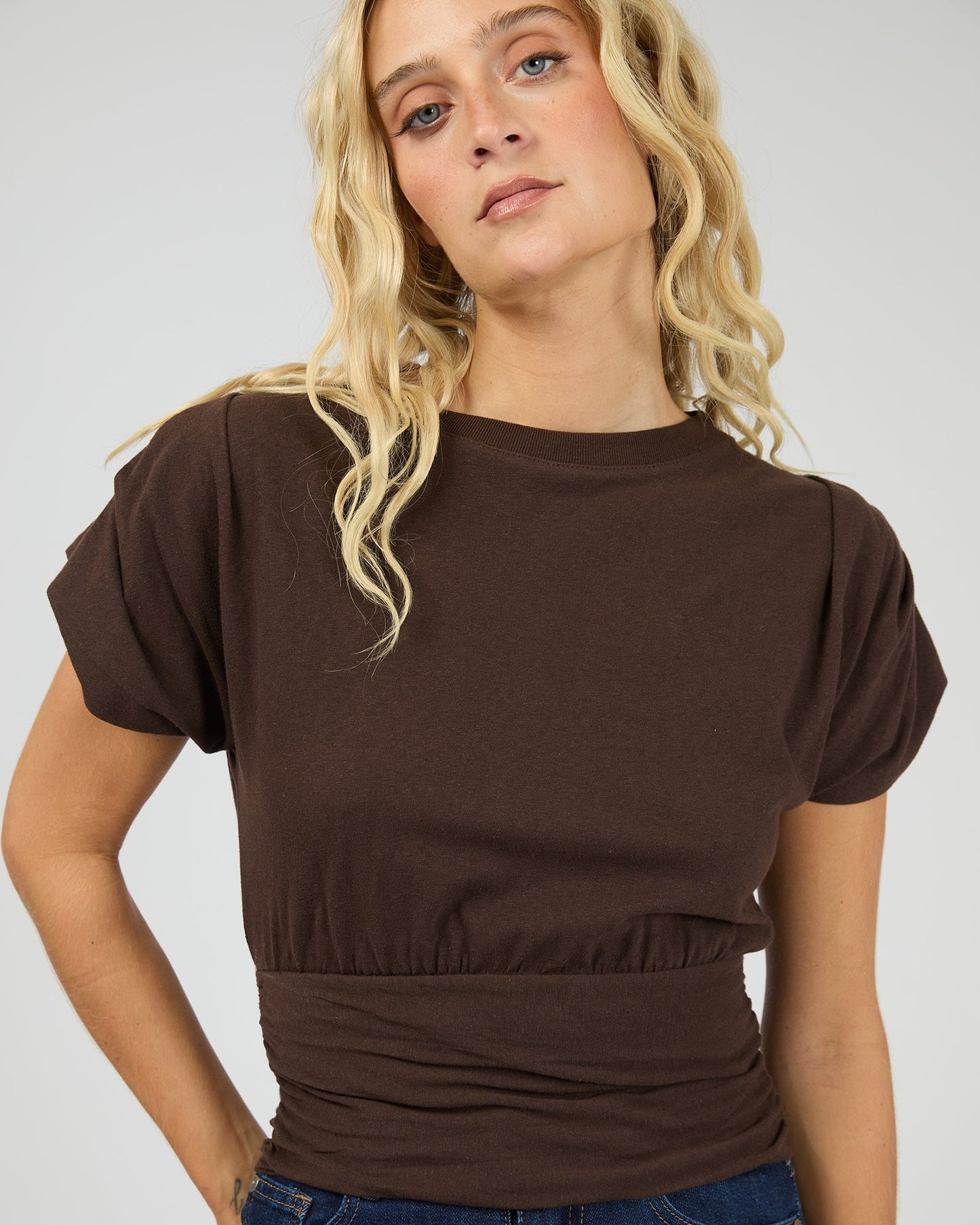 Halle Tee - Brown