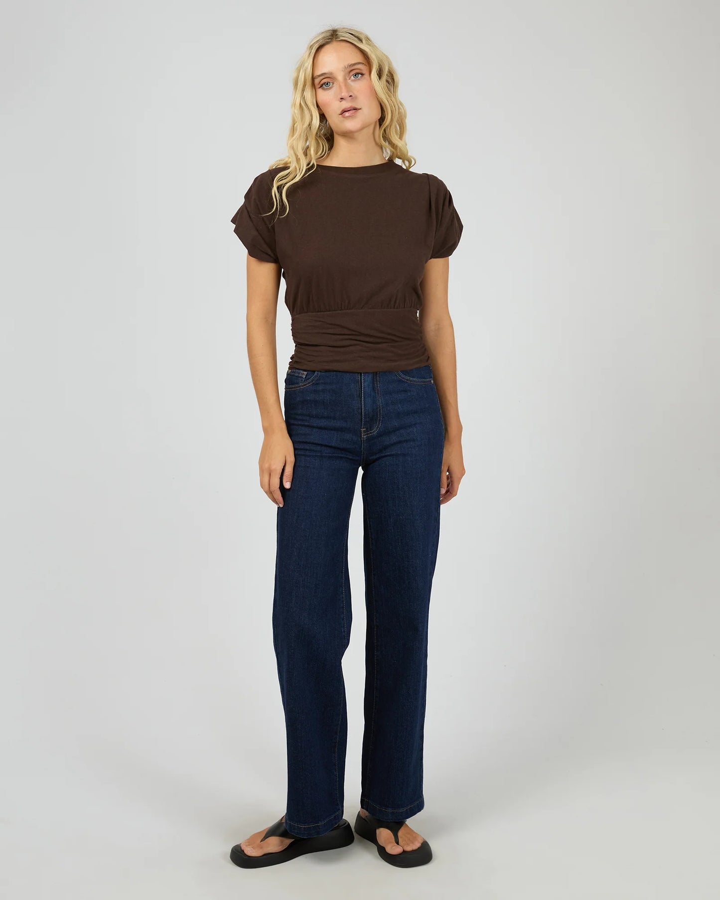 Halle Tee - Brown