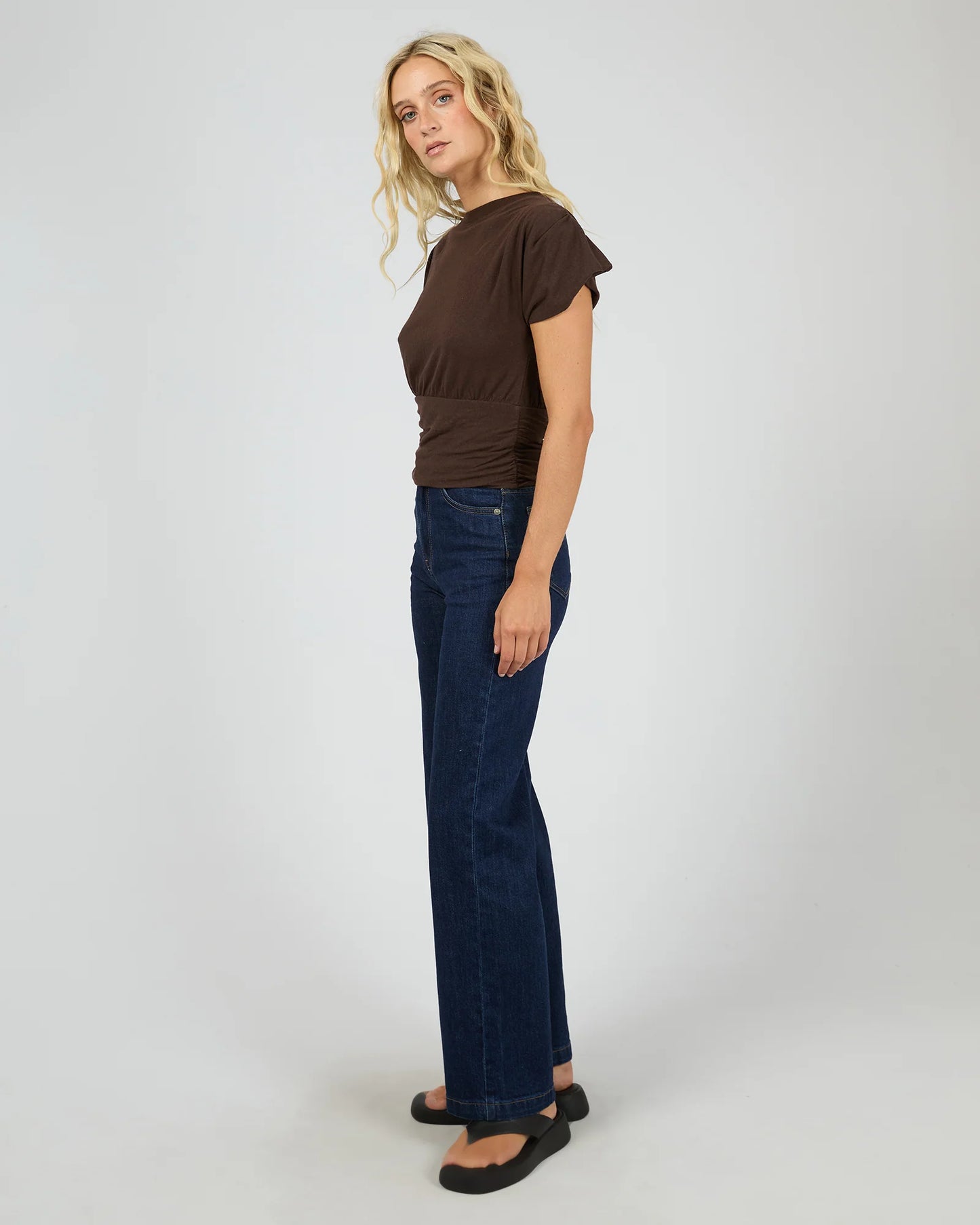 Halle Tee - Brown