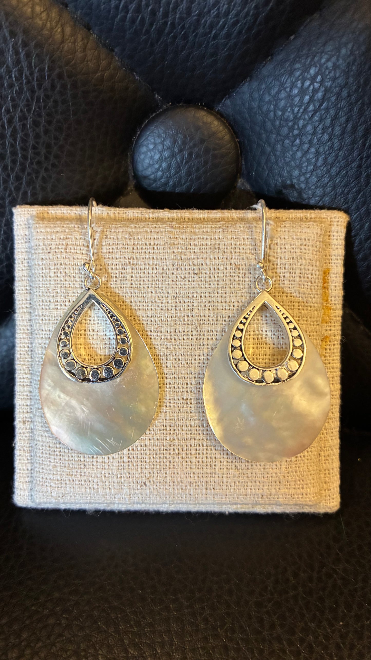 Art Deco Teardrop Shell Earrings - Silver