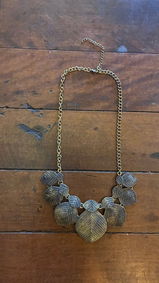 Shakell Leaves Necklace