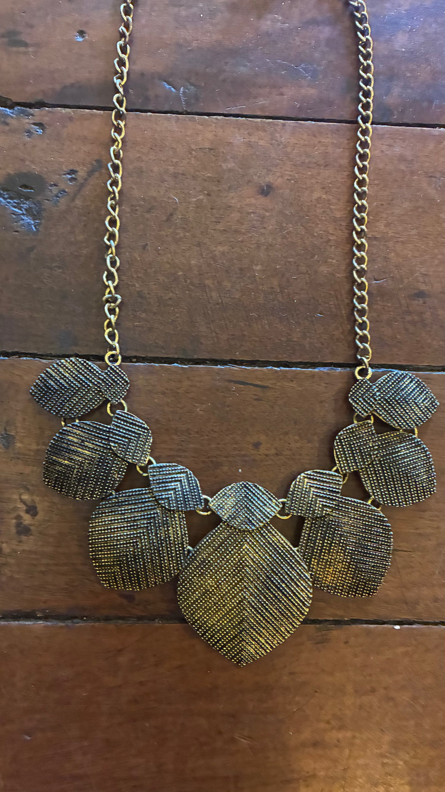 Shakell Leaves Necklace