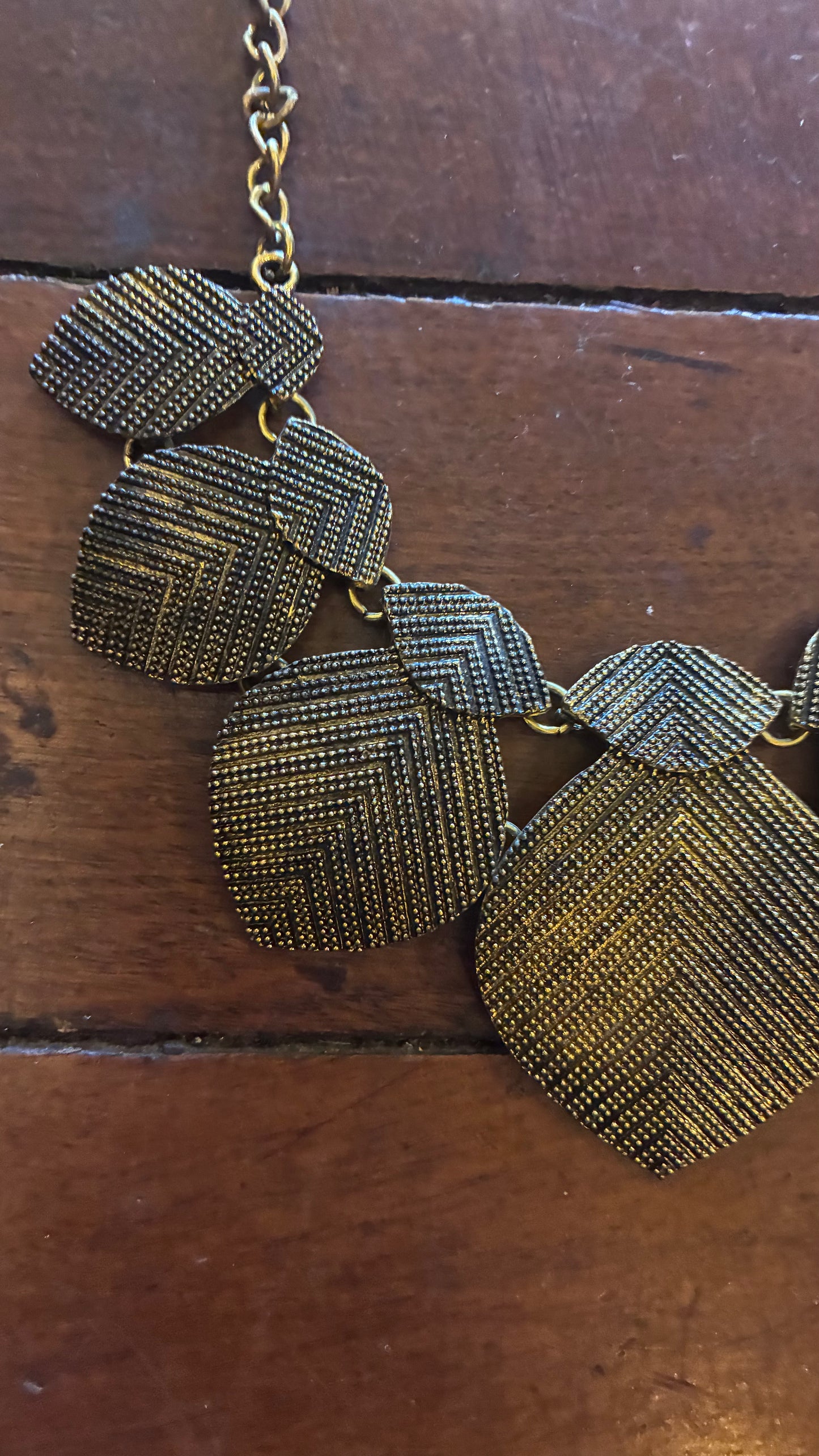 Shakell Leaves Necklace